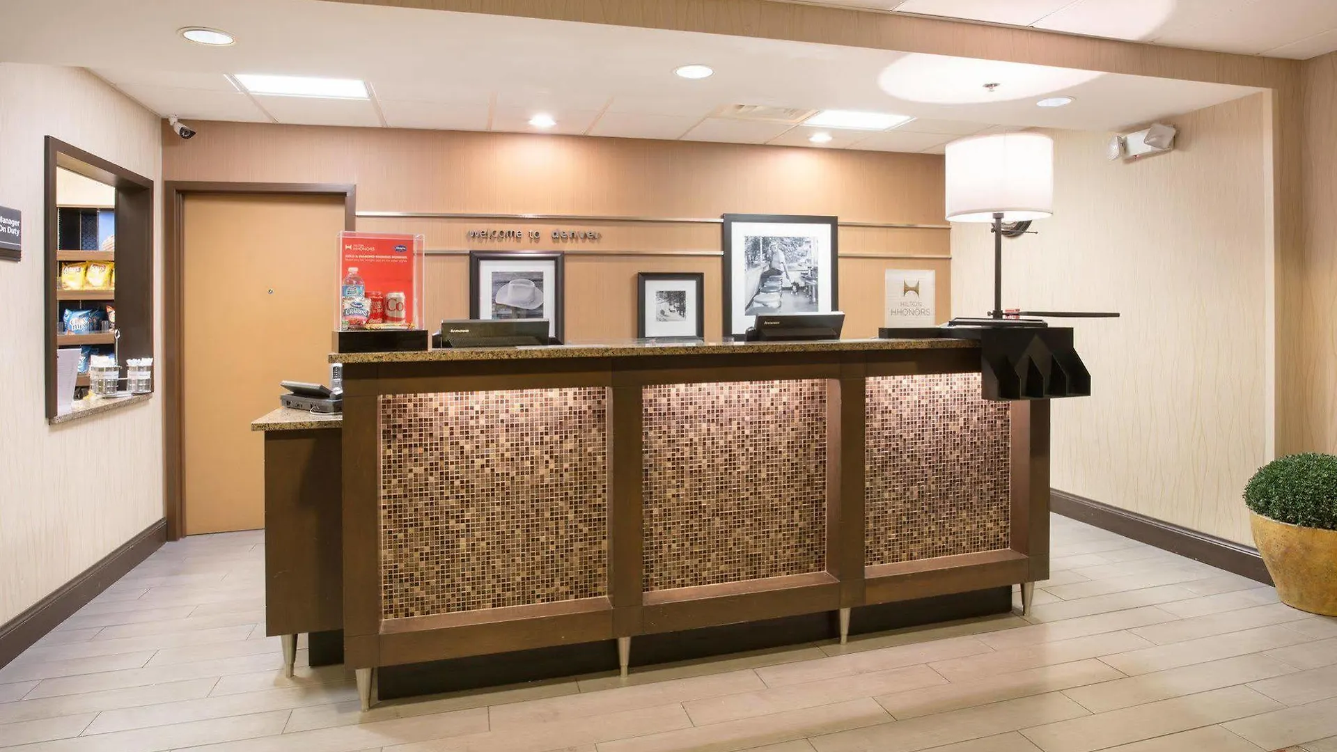 Hampton Inn Denver-International Airport 3*, DEN