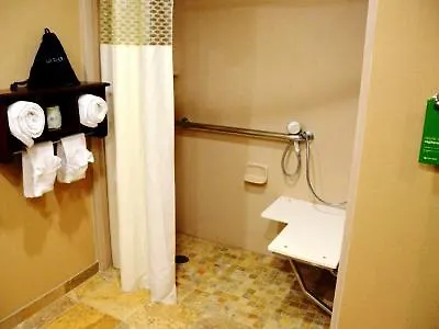 Hampton Inn Denver-International Airport 3*, DEN